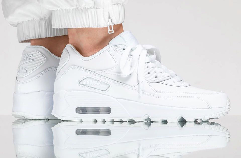 The "Non-Sneaker Head's" Guide: How to Clean White Sneakers without The Mess.